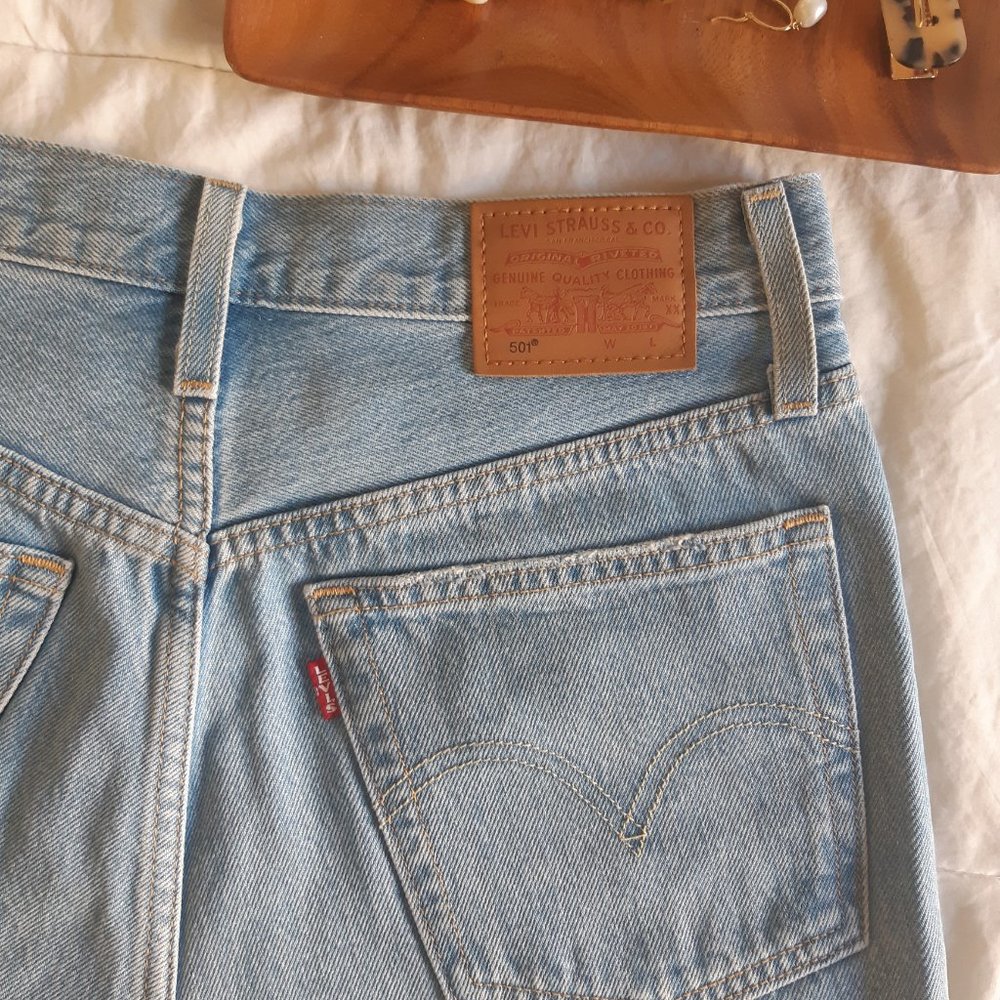 Levi's 501 Cut-Offs - Picture 4 of 6